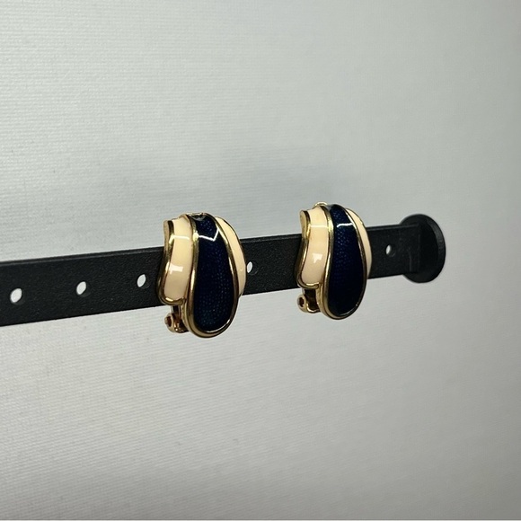 Vintage D'Orlan Signed Gold Tone and Blue/White Enamel Clip On Earrings - Picture 9 of 10